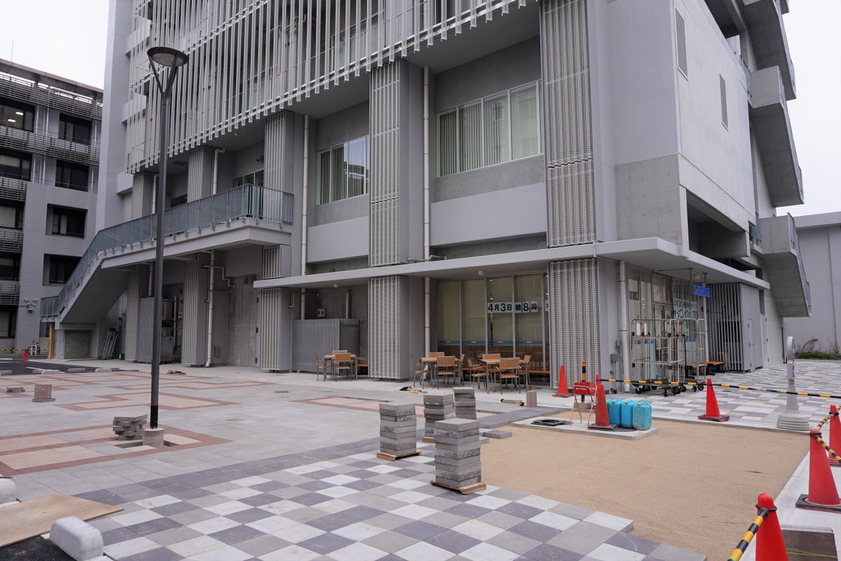 阪大 理学研究科news On Twitter お知らせ 4 3 月 午前8時 理学研究科の新棟 教育研究交流棟 J棟 １階に ローソン大阪大学豊中キャンパス店がオープンします 建物の横には 交流スペースが整備されます 営業時間は 平日 土曜 8 21時で 基本的に日曜