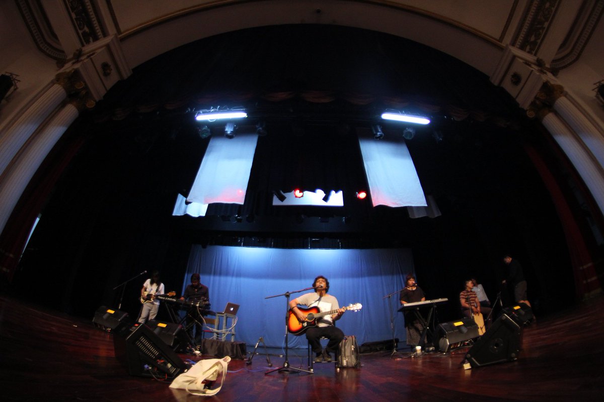 AdrianYunan's tweet photo. Soundcheck untuk konser pembuka AriReda "Suara Dari Jauh" https://t.co/OQvAmvtgB3