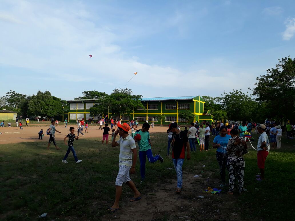 alcaldiachima's tweet photo. @PoliciaColombia @PoliciaDECOR #Echima Participó en el Festival del Barrilete llevado acabo en la IE Sto Domingo Vidal del M/pio de chimá https://t.co/s14F6Qq1e9