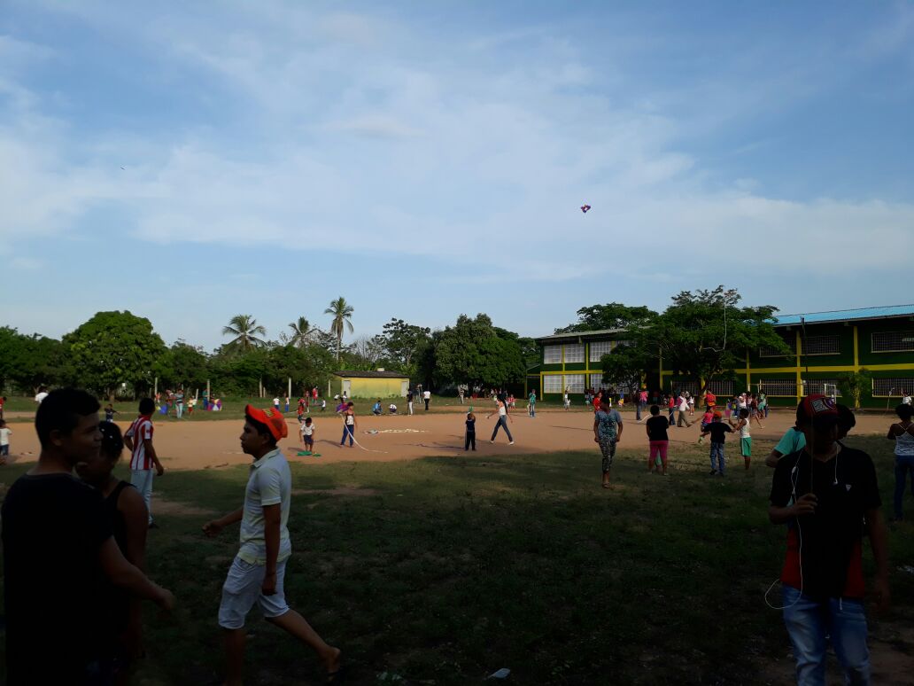alcaldiachima's tweet photo. @PoliciaColombia @PoliciaDECOR #Echima Participó en el Festival del Barrilete llevado acabo en la IE Sto Domingo Vidal del M/pio de chimá https://t.co/s14F6Qq1e9