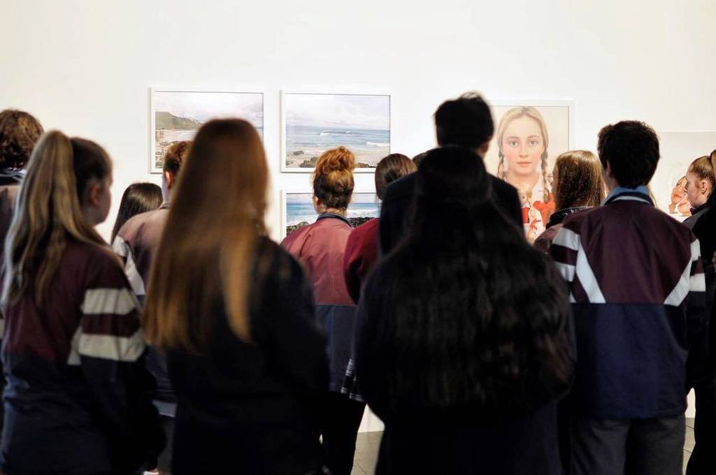MAPh_photo's tweet photo. Photography students from Wheelers Hill Secondary College enjoying a tour of #topshots
#mgaeducation #australianp… https://t.co/UQ9zFxA5bm https://t.co/6BniAHQxWV
