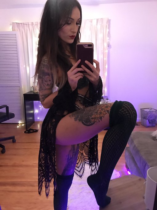 Getting on Mfc now 💞 meet me there https://t.co/S25zHbeRx6