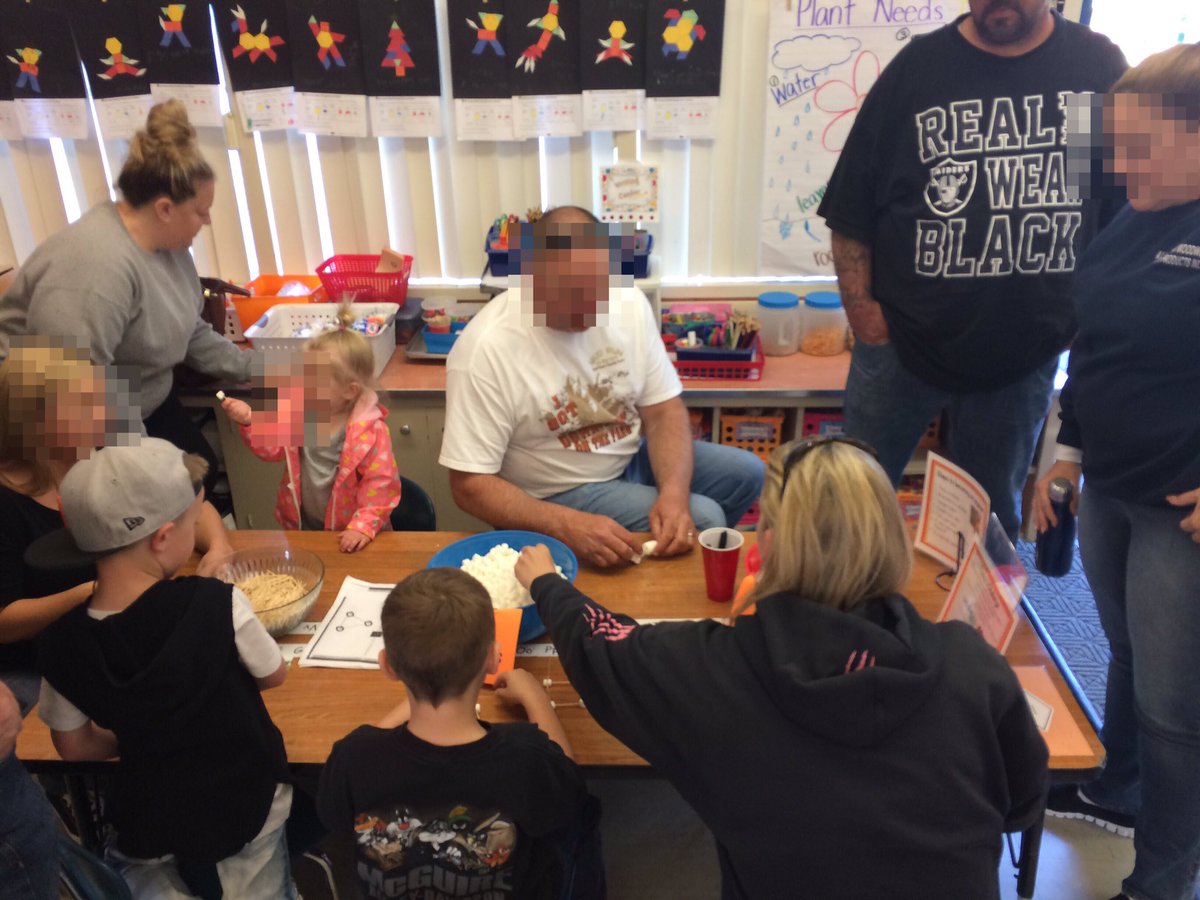 LobbanMichelle's tweet photo. Open House "STEAM Night" at @ljebullpups was a big success! https://t.co/WWhJ0TiqGq