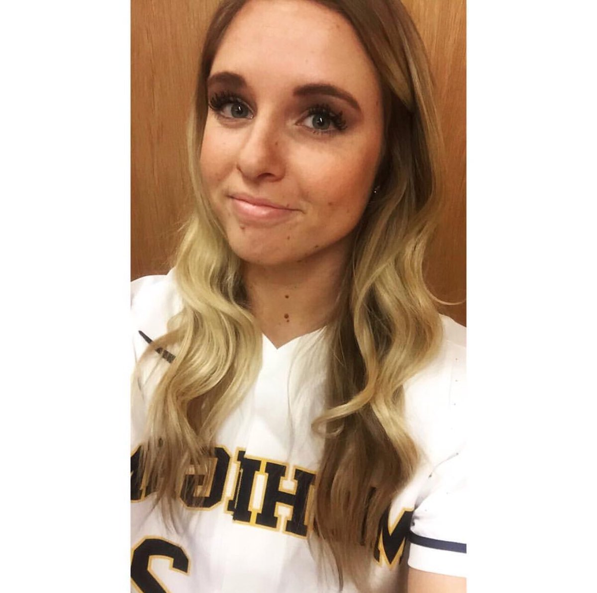 AlexRethwill3's tweet photo. @kelly_christner just said on IG Live if I get 10k RT she will be my prom date😳😳😳 So let's make it happen plz!!!! https://t.co/x7FhM0jlpJ