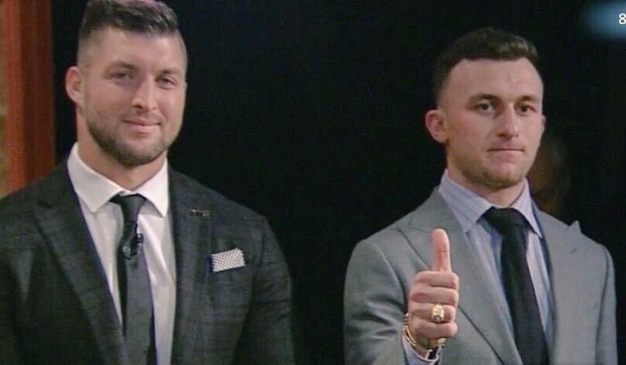 CauseWereGuys's tweet photo. Every time you're about make an important decision these 2 will appear on your shoulder https://t.co/DVpnzXrXUk