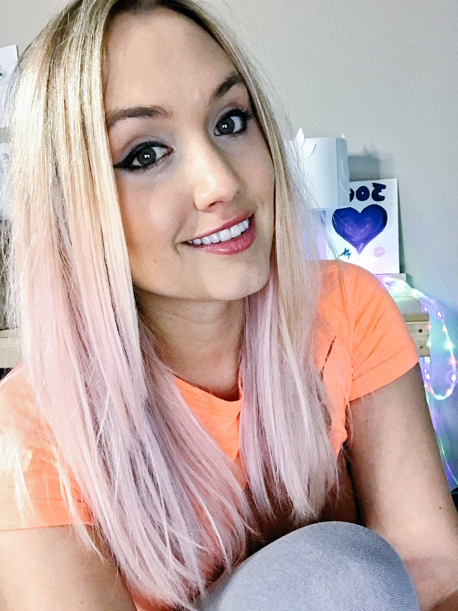 NaomiKyle's tweet photo. Alright! Twitch streaming and announcing the #DrawADoodle giveaway winner! https://t.co/u2F5M7NlCN https://t.co/bGnXUz5wxN