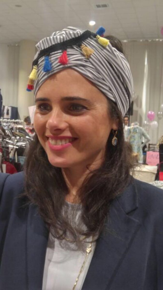 איילת שקד Ayelet Shaked Auf Twitter הייתי אתמול בכנס המדרשות 1000 נשים לומדות תורה איזו עוצמה היה שם גם יריד אופנה נטמעתי שבת שלום