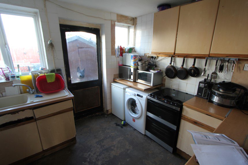 Bad Real Estate Photos A Collection of 100 Funny Real Estate Pictures