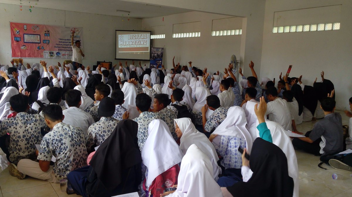 fajar_yes's tweet photo. ini aksi kami... #RoadshowLiterasiDigital #Aksi313 #relawantik #internetsehat @RelawanTIK @rtik_kbb https://t.co/EcSHyAZPsJ