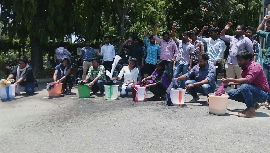 SvpistmStudents's tweet photo. If we do laundry work,we ll make good money 💵#strike #day_5 #Svpistm #We_want_justice @narendramodi @smritiirani https://t.co/xqaC4sFHh7