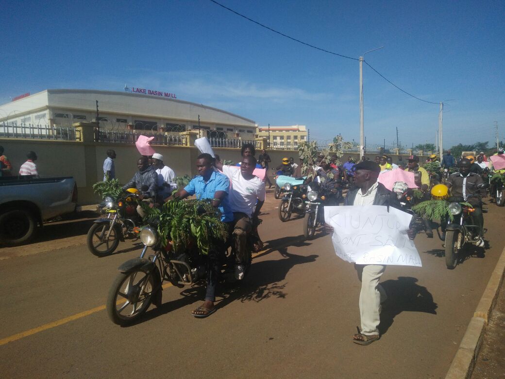 Hot_96Kenya's tweet photo. Kisumu demos over alleged plans to sell Lake Basin Mall.  #LBDADemo https://t.co/C9RvJO6Fox