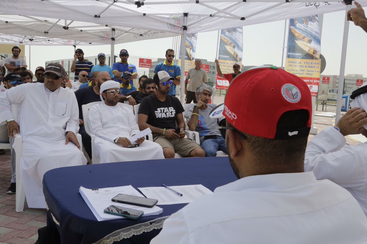 admsc_ae's tweet photo. #UAE WOODEN POWERBOAT RACE ROUND 4 FINISH RIGHT NOW TEAMS & DRIVER BEEFING #almirfa BEACH #AbuDhabi #sports #Championship #Powerboat https://t.co/iEEGVyGw5q
