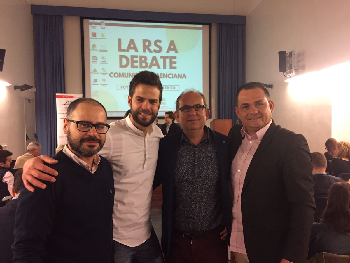conexamos's tweet photo. Nos volamos un ratito del #Foro3IS para participar de las #JornadasDebaters de la futura ley de fomento #RS Com.Val #ConexamosRS  #YoSoyRSC https://t.co/7z98U3IAB2