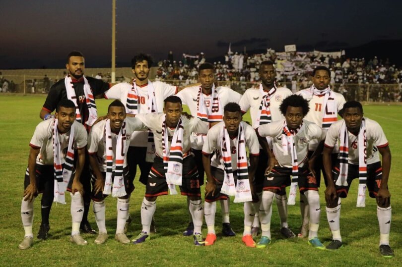 بعزم وهمه الرجال المخلصين 
سيجتاز الأبيض كل الصعاب