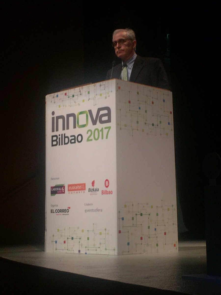 iruizm's tweet photo. Hay proyectos que hay que hacerlos paso a paso, pero para cruzar un precipicio hay que hacerlo de un salto #innobi17 @vidarte https://t.co/VkWBH3Qwb6