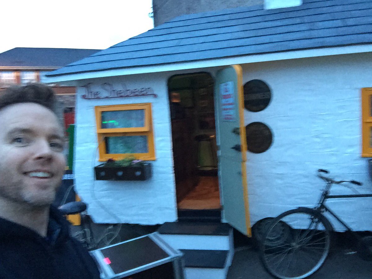 TheDermotWhelan's tweet photo. In Nyaaaaaavan today with @todayfm ! In our portable pub. Craic! https://t.co/WokDNDhEfi