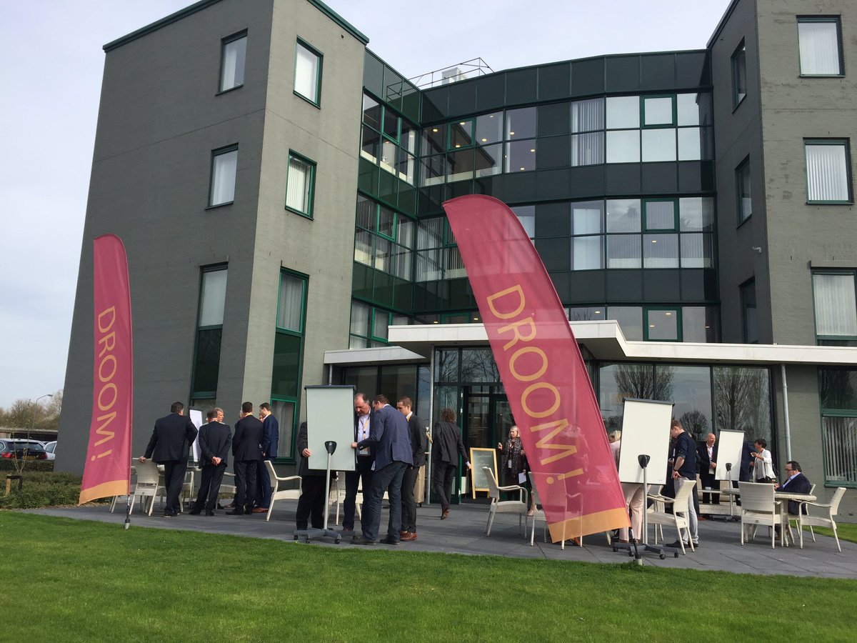 Heerlijk brainstormen in de buitenlucht. Als dat de creativiteit niet op gang brengt! #dromen2020