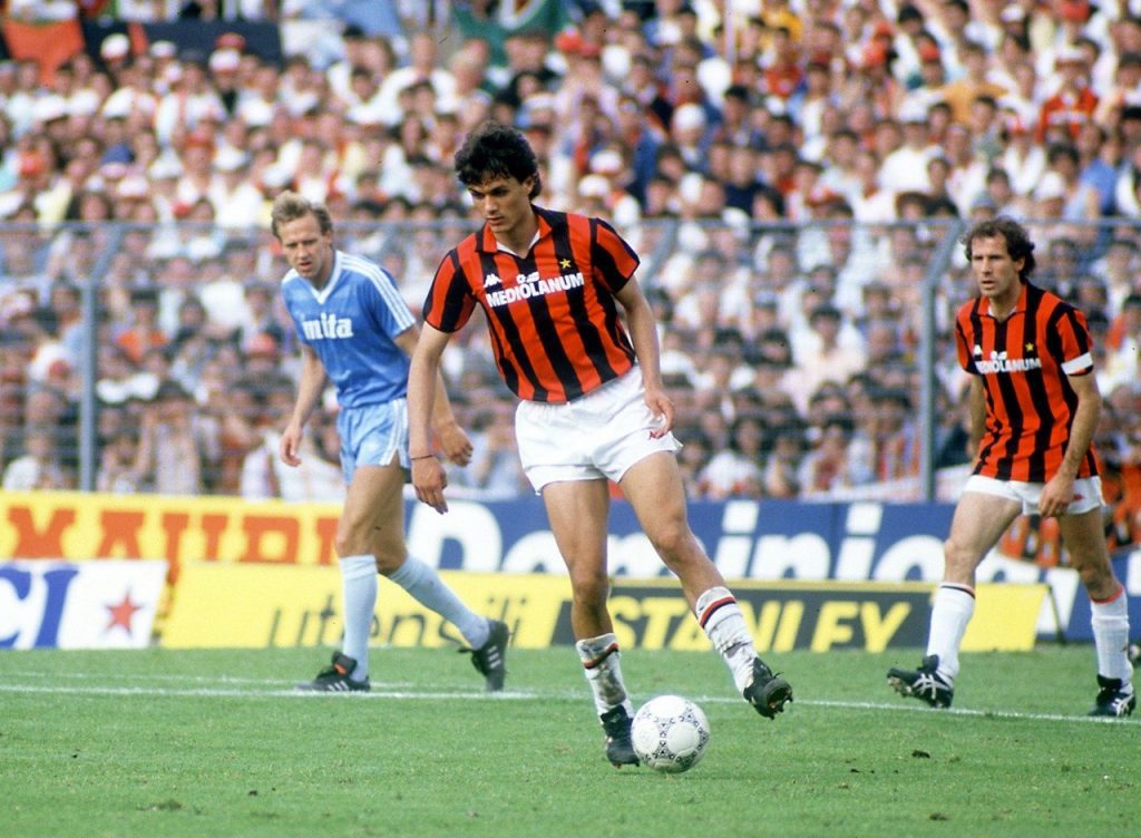 Paolo Maldini: Bek Modern Lupa Cara Bertahan sepakbolaera90.com/paolo-maldini-…