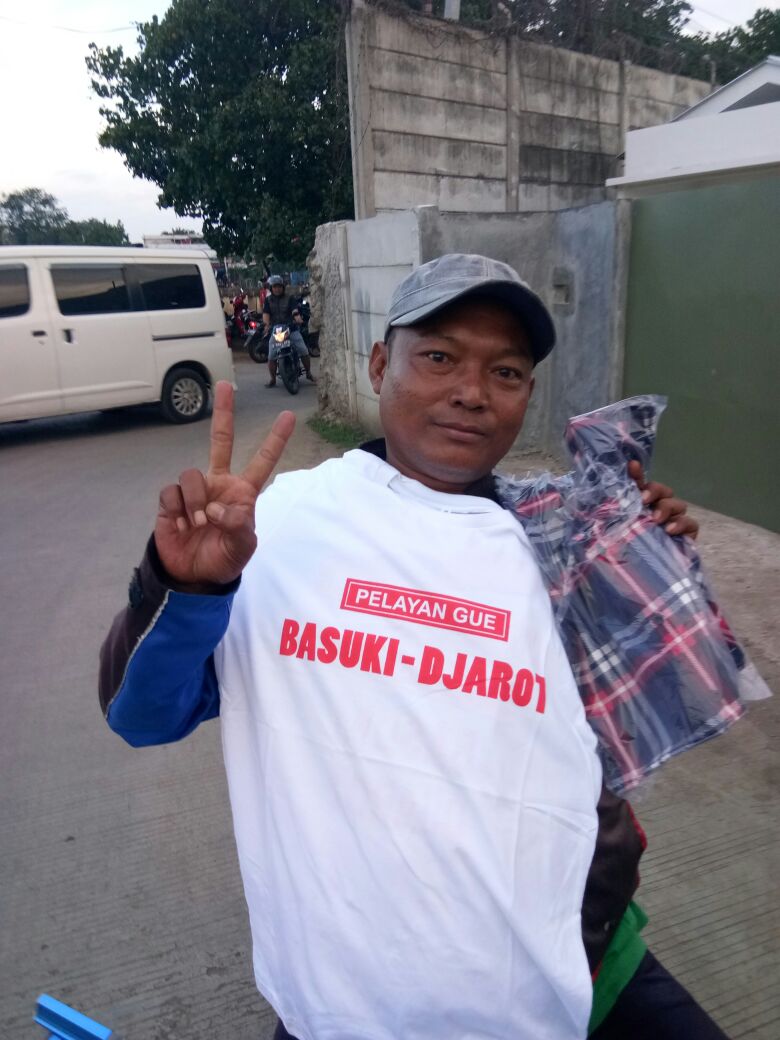 SGpsmg's tweet photo. jln2 asik y hari libur sambil bagi2 kaos. #Jalan2JKT #kicau_saya #boservan #dp 0 #aripin putra https://t.co/z15mP7pGq6