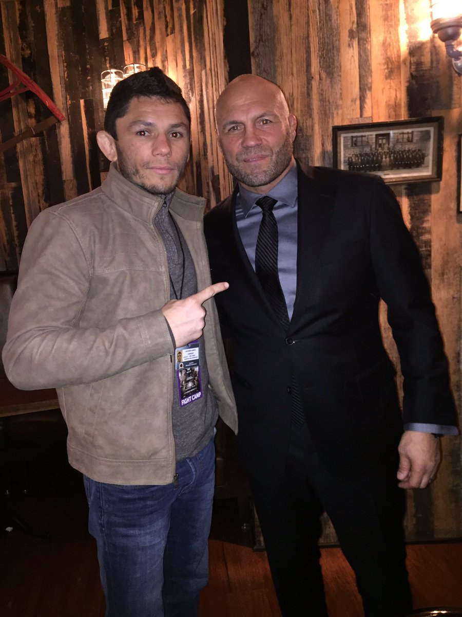 AlexandreKpitao's tweet photo. #tbt 🇺🇸Me and the legend @xcnatch at #WSOF35 Oss
🇧🇷 Eu e a lenda @xcnatch no #WSOF35 Oss
#MMA #WSOF #UFC #LEGEND #lasvegas #godblessusall https://t.co/1Ulwibzr6L