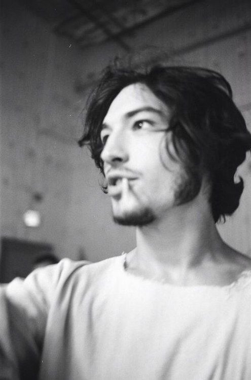 RPGLifeath's tweet photo. Ezra Miller.
22 ans.
sans emploi pour le moment.
 @Ezra_rpg_ https://t.co/fNK9T2MSSd