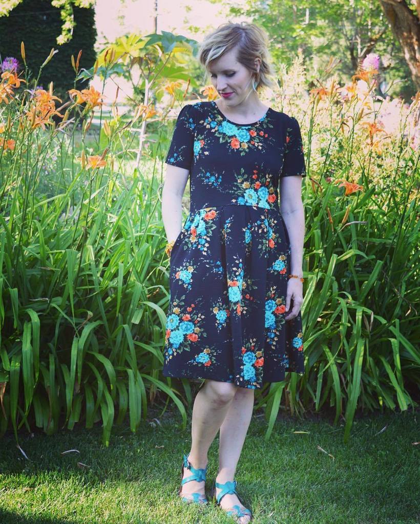 Lularoe_AmandaR's tweet photo. I love u #lularoeamelia #llr#pleats #pockets #classy https://t.co/F9XtwLmcOS https://t.co/3DdWzzM39e