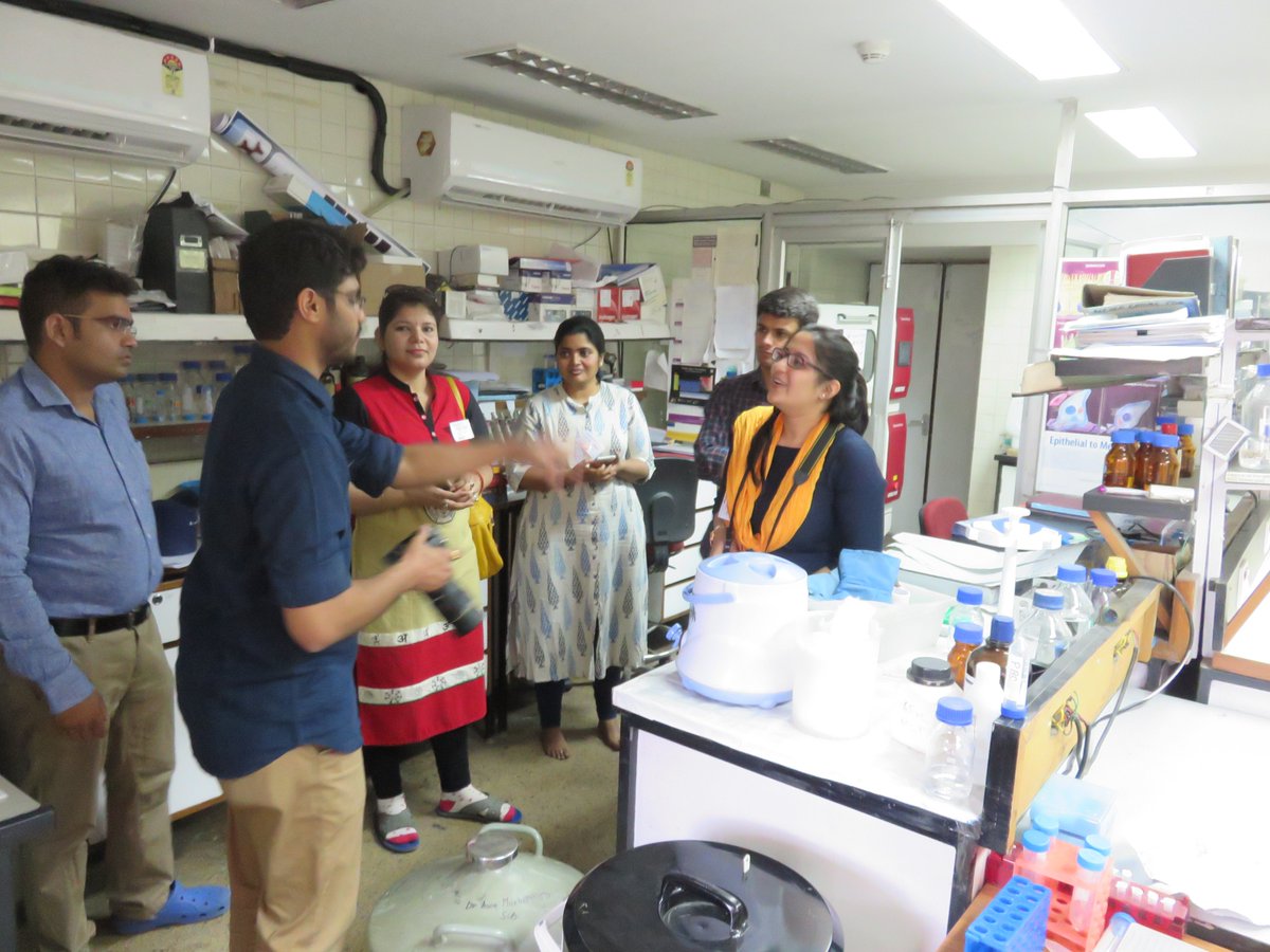 NatureInd's tweet photo. Telling a good science story wid pictures -- thumb rule is there is no thumb rule: @prasen88 @NatureInd @India_Alliance #VisualisingScience https://t.co/uIhdwBFrez