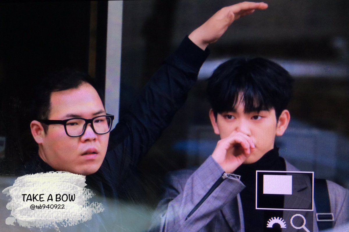 tab940922's tweet photo. 170331 뮤직뱅크 외출 진영💙#박진영 #Jinyoung #GOT7 #FLIGHTLOG #ARRIVAL #NeverEver  @jrjyp 매니저님맘_아가새맘☔️☔️😚😚💕💕 https://t.co/QdDO3zb3YQ
