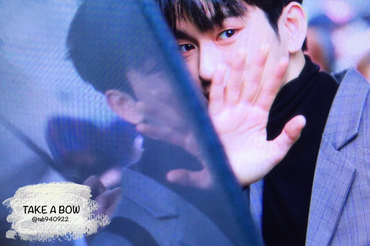 tab940922's tweet photo. 170331 뮤직뱅크 외출 진영💙#박진영 #Jinyoung #GOT7 #FLIGHTLOG #ARRIVAL #NeverEver  @jrjyp 매니저님맘_아가새맘☔️☔️😚😚💕💕 https://t.co/QdDO3zb3YQ