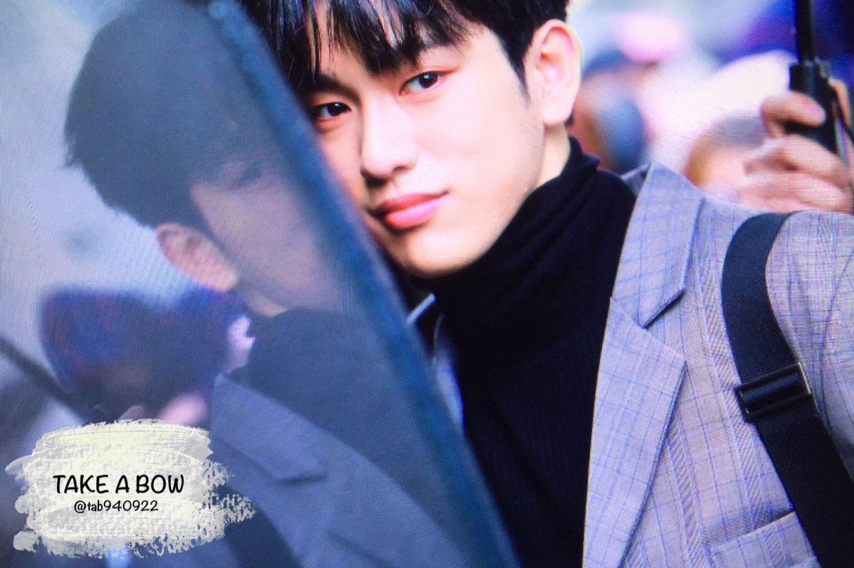 tab940922's tweet photo. 170331 뮤직뱅크 외출 진영💙#박진영 #Jinyoung #GOT7 #FLIGHTLOG #ARRIVAL #NeverEver  @jrjyp 매니저님맘_아가새맘☔️☔️😚😚💕💕 https://t.co/QdDO3zb3YQ
