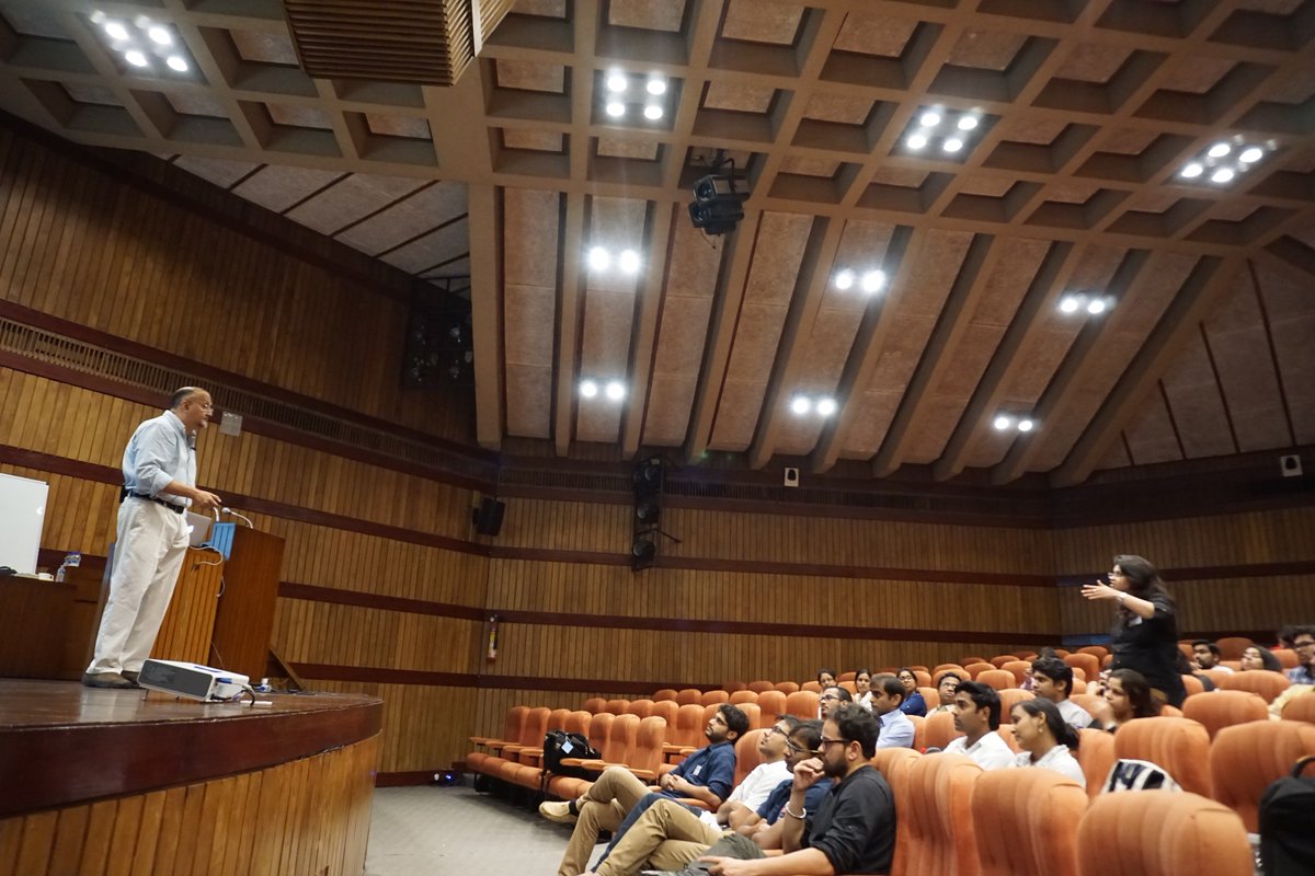 NatureInd's tweet photo. Good science films answr questns ppl might ask scientists abt their work/life: @rajaquest at #VisualisingScience @NatureInd @India_Alliance https://t.co/qLU5UtGSZo