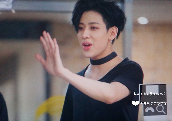 LuckyBammi_0502's tweet photo. 20170331 @BamBam1A 
형을 보내려고 나오는 뱀이
#BamBam  #GOT7 
😭😭😭😭 https://t.co/eHxOiursK3