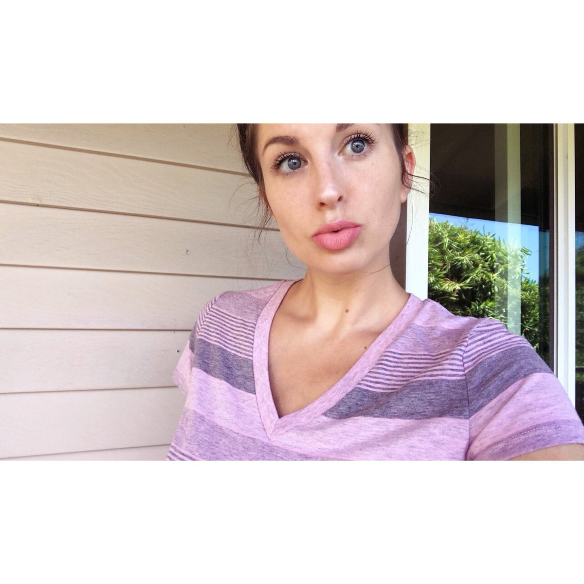 CakeyKolbi's tweet photo. Applied above the lip, on the tip of the nose, &amp; inner corner of eyes 😍 Just a hint of fresh glowing ✨ #Younique #makeup #goals #luminizer https://t.co/4SKbSQVbue