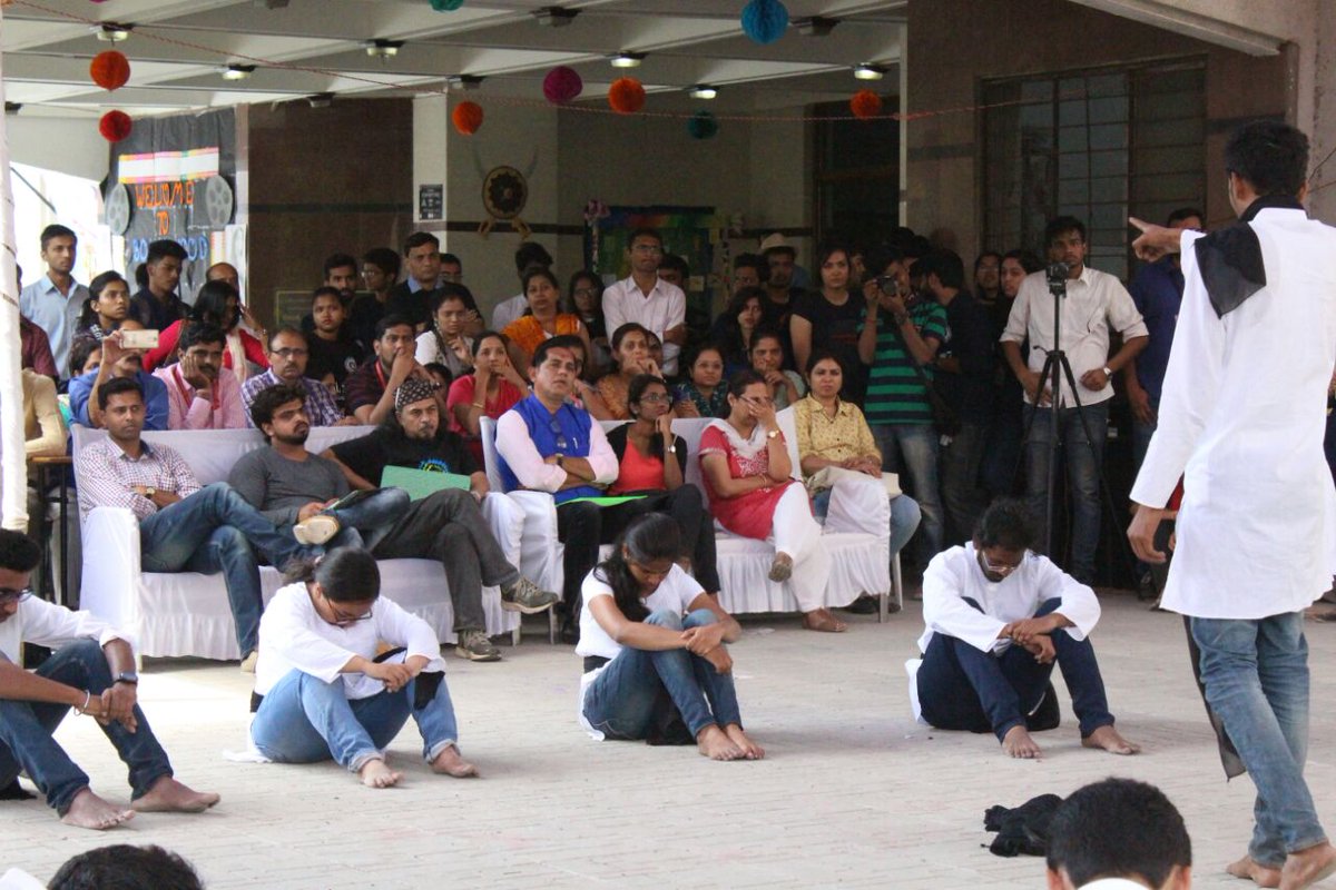 RajputDAN's tweet photo. Our Sir Mr.Dan Singh Rajput as Honorable judge for Street play competition at Vidyavardhini Engineering college, Vasai https://t.co/pgWZESajwJ