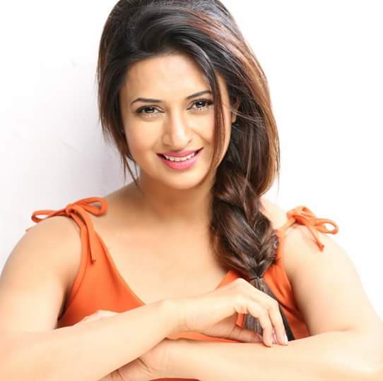 divekslove's tweet photo. She's soo edibleโจ๐๐ฉ
I just can't get off my eyes from her
#Beautylicious #DTlicious #MostAdorable #MostGorgeous #DTD #Infinity๐
@Divyanka_T https://t.co/C6bnHNrTnt