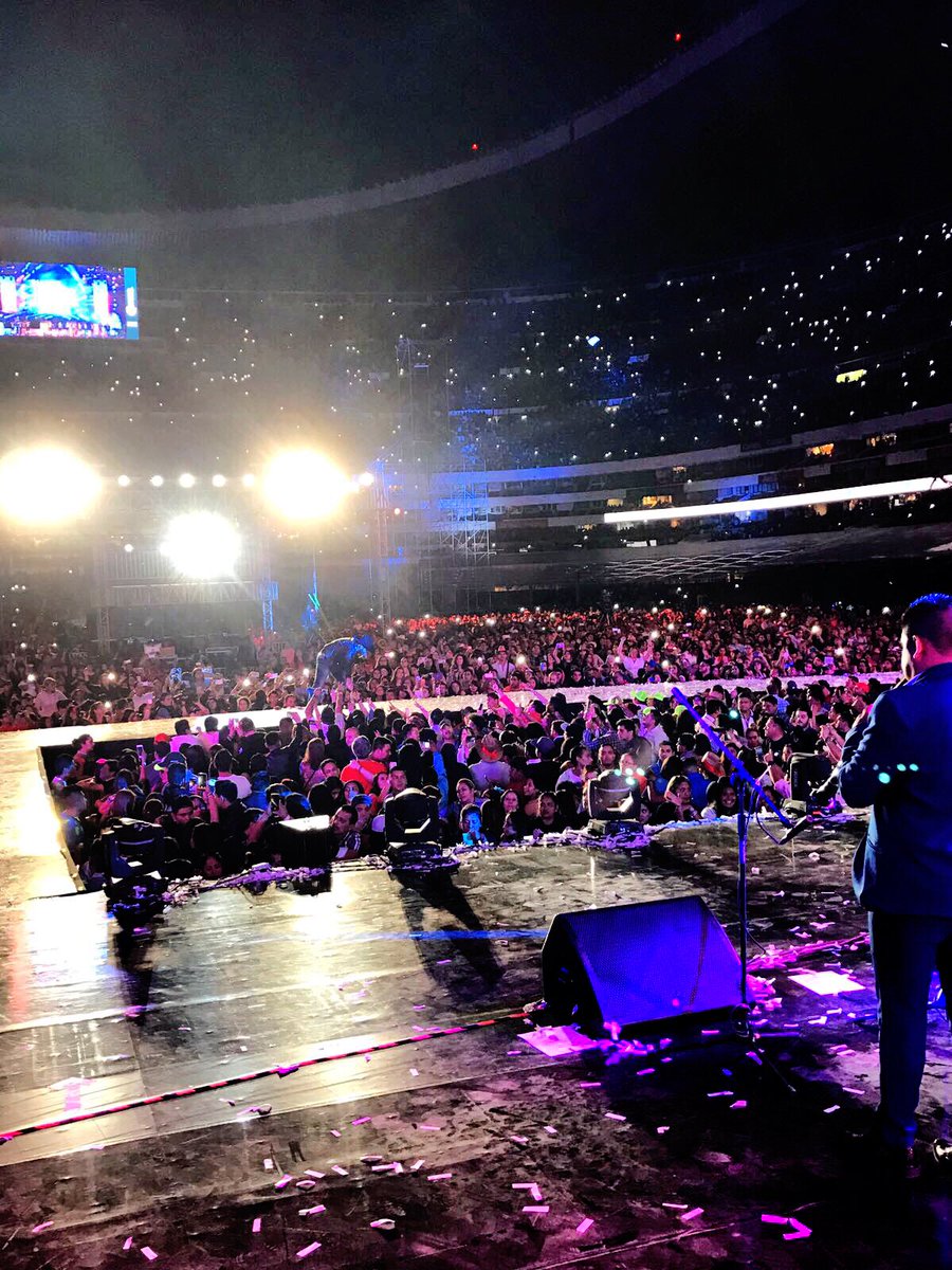 gerardoortiznet's tweet photo. Gracias #estadioazteca #fiestadelaradio #paraquelastimarme @pollokebuena https://t.co/euiyUyxexz