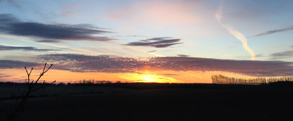 HuntedMarc's tweet photo. Ah the benefits of being up early !! Beautiful #morning #happyfriday all. MC https://t.co/sdHkHJW8uN