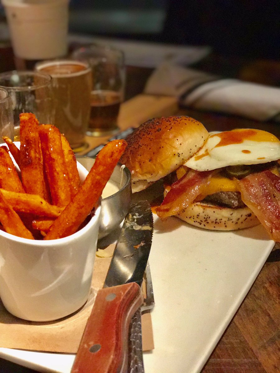 dbasolved's tweet image. Dinner and beer tonight!  Now time to pack and head home in the morning. #oracleteam #pm