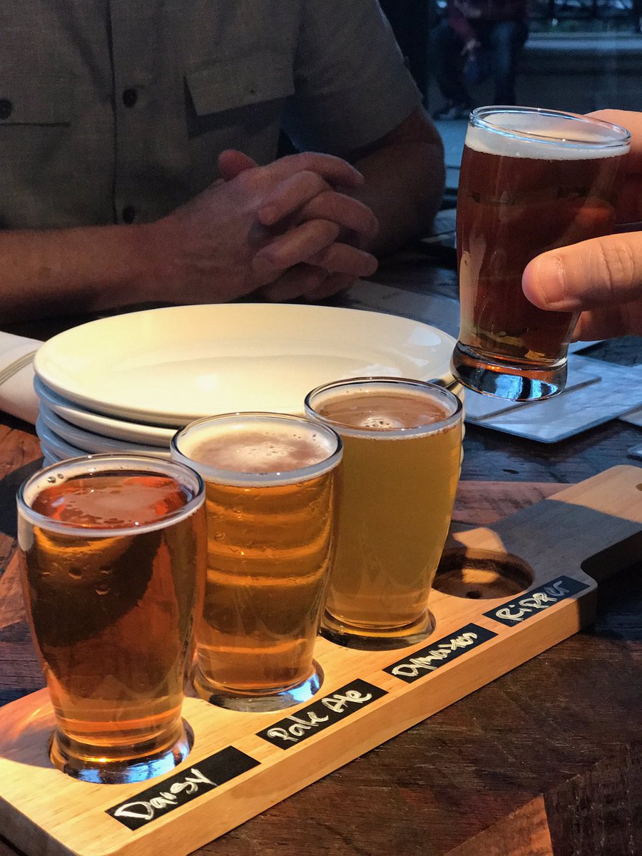 dbasolved's tweet image. Dinner and beer tonight!  Now time to pack and head home in the morning. #oracleteam #pm