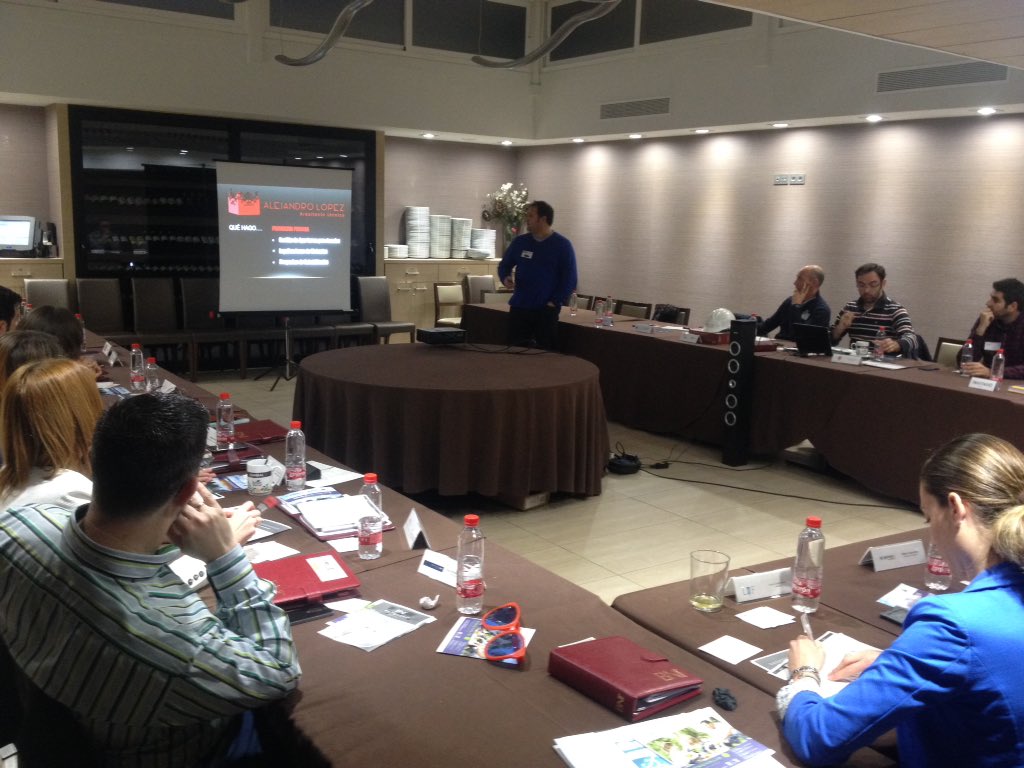 BNIProgresoGR's tweet photo. Alejandro Lopez arquitecto te nico en su presentacion de 10 min de hoy #BNI #BNIGRANADA #BNIPROGRESO #networking https://t.co/Eif54o5c2L