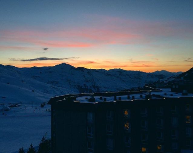 UKSurfLife's tweet photo. Amazing sunset over the mountains! #valthorens #vt #ski #suunset #3valleys #surf #surflife #travelblogger #blog #vlogger https://t.co/P5YtaKahOc