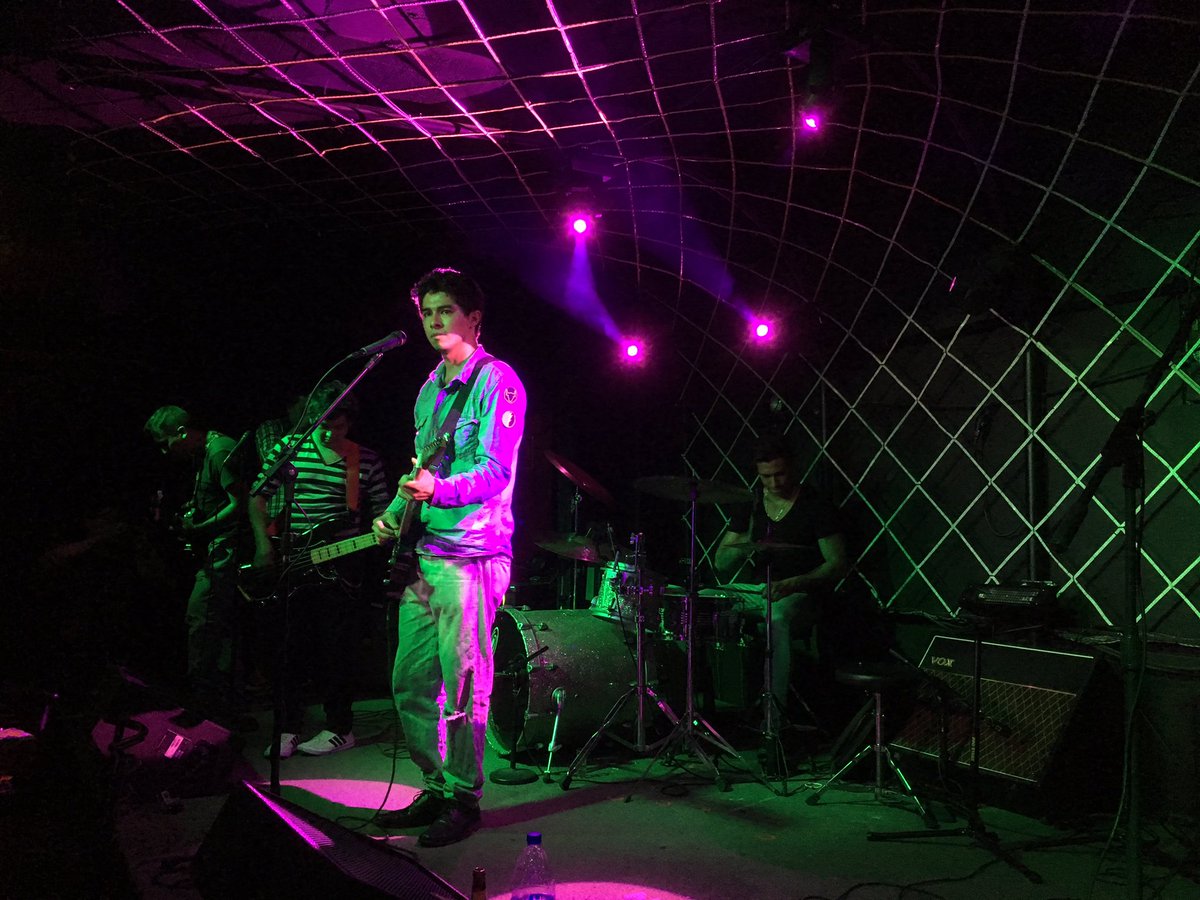 ReloadQro's tweet photo. La noche ya está concluyendo #reloaders esperen pronto la reseña del evento, mientras tanto seguimos con @elviejo7oficial en @RetoRockBar https://t.co/U7sqR4aQd3