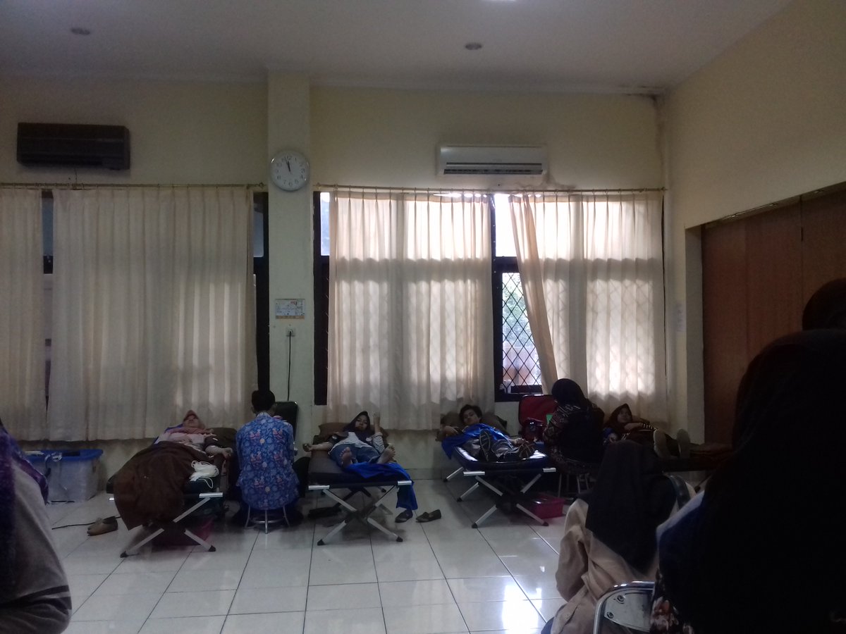 lentuna_ID's tweet photo. Antusiasme pendonoh darah di acara "SEMARAK" mateksapala. https://t.co/Tan7KIk6tD