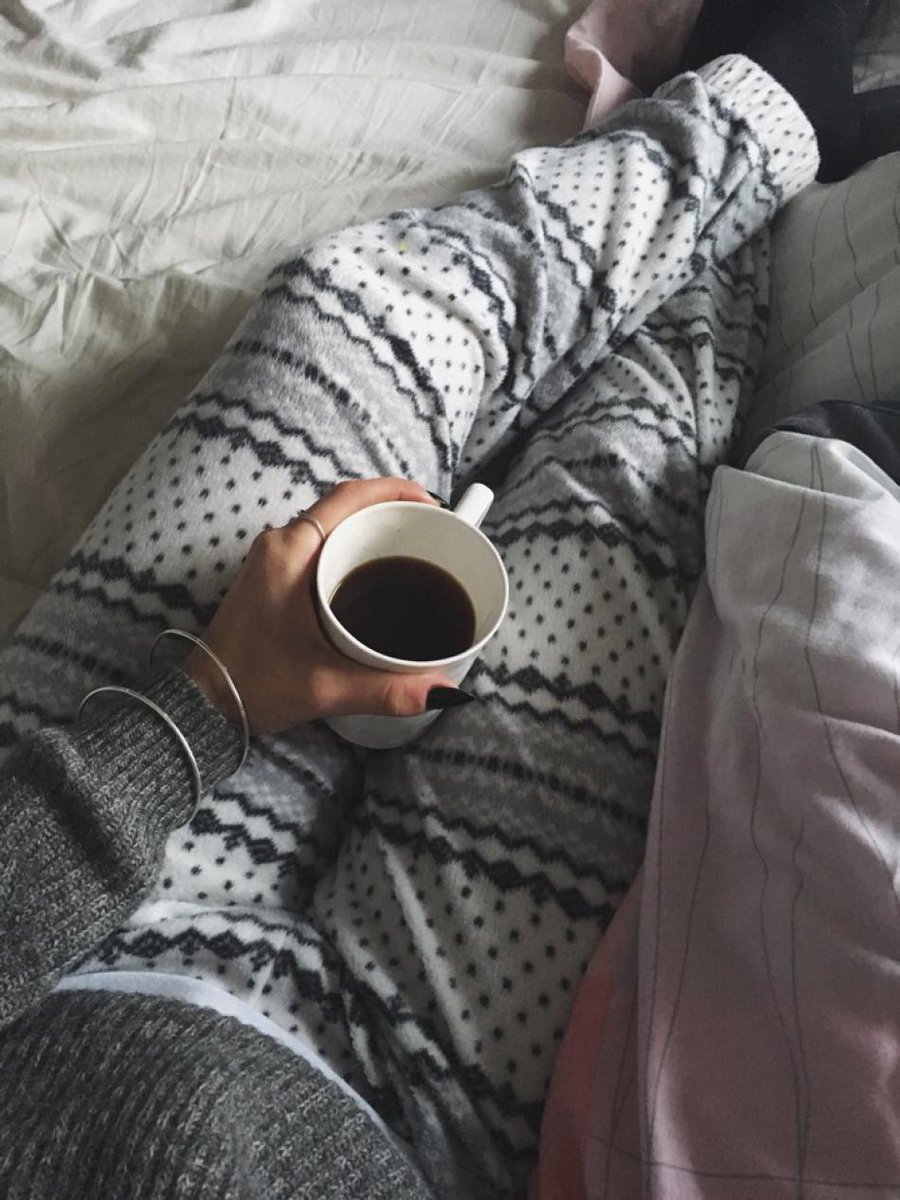 siljefvarda's tweet photo. Morning coffee in bed https://t.co/NAfFr655hd #hvisk #hviskjewelery #stylist Happy Friday #tgif https://t.co/OcUIDlpIGZ