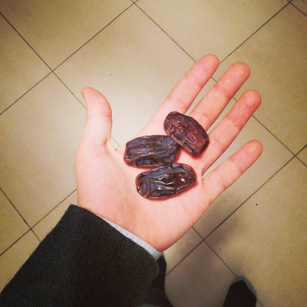 SundusDates's tweet photo. Pour bien commencer la journée, 3 #Medjools
#Dattes #Healthy #Boost #Energy https://t.co/DuIK7Aqjoh
