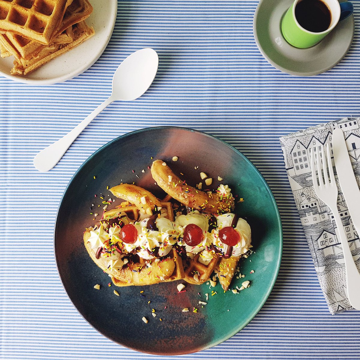 Mmmm dreaming about this #breakfastdessert! Love these #bananasundae #waffles. Get the #recipe at samstern.co.uk/blog