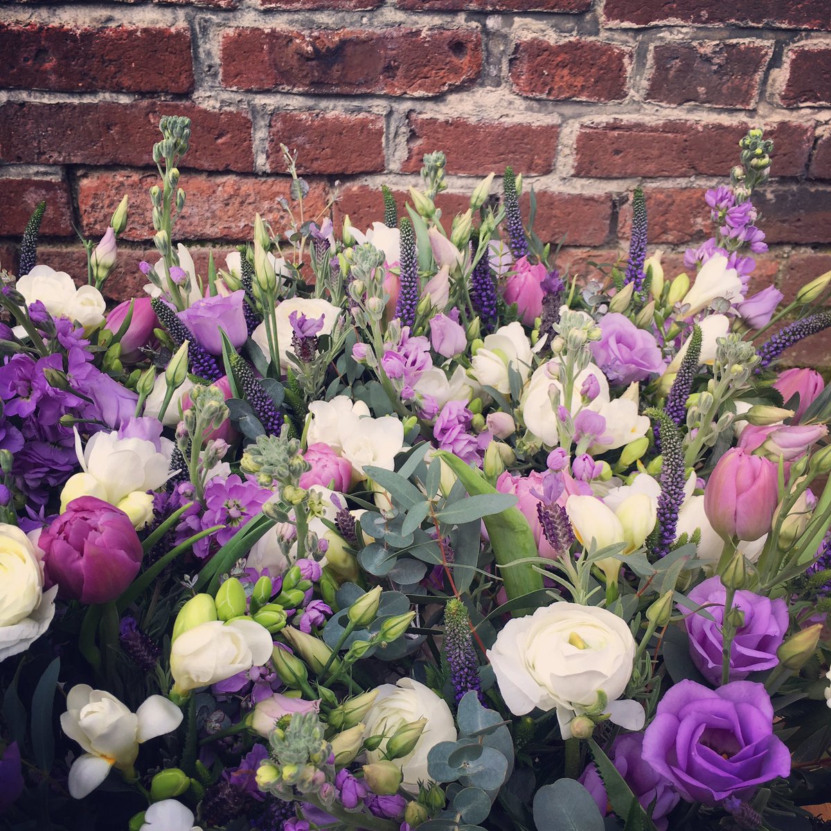 One from Wednesday...midweek wedding vibes ✨#flowers #wedding #florist