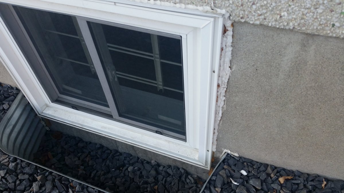 MAXgreenCalgary's tweet photo. #NotMAXgreenApproved #NotMAXgreenWork #NotBaeumlerApproved 
#BasementWindows
#BasementBedroom
Not #Egress

@Bryan_Baeumler
@RenovationFind https://t.co/h1DeWJcc0W