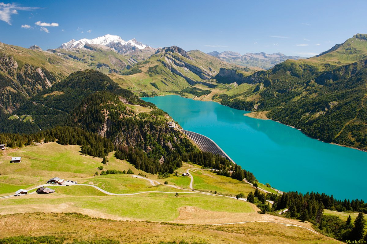 Le lac de #Roselend : version ❄️️ ou ☀️️ ? #savoiemontblanc
