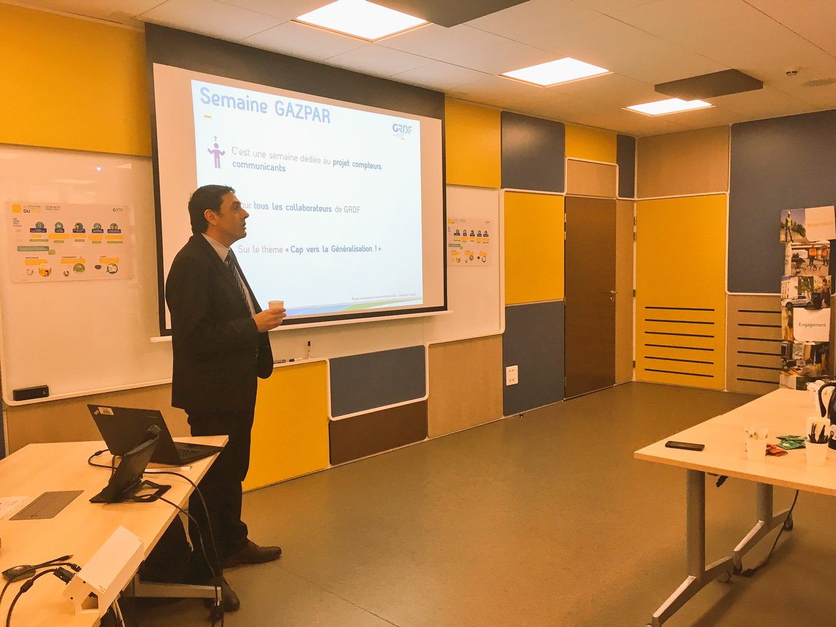 chloe_brb's tweet photo. Présentation Gazpar à destination des fonctions support à Pétrelle en présence de @BelonyRegis @MatHuvenne #GRDFIDF https://t.co/51Pb4p2QWd